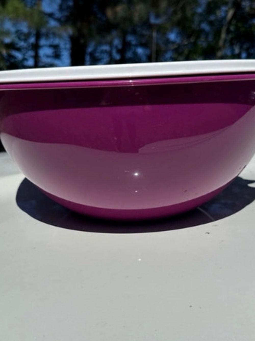 Tupperware Purple 32 cup plastic Mixing Bowl with White lid